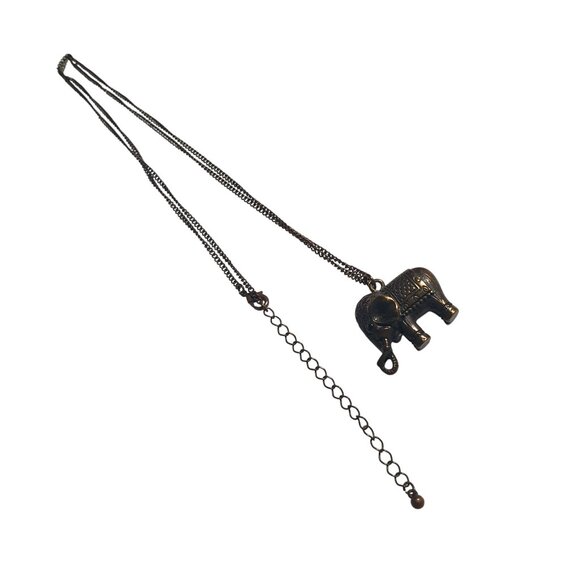 Vintage Brass Tone Elephant Pendant Necklace Lobster Claw Clasp Chain Jewelry - Picture 2 of 4